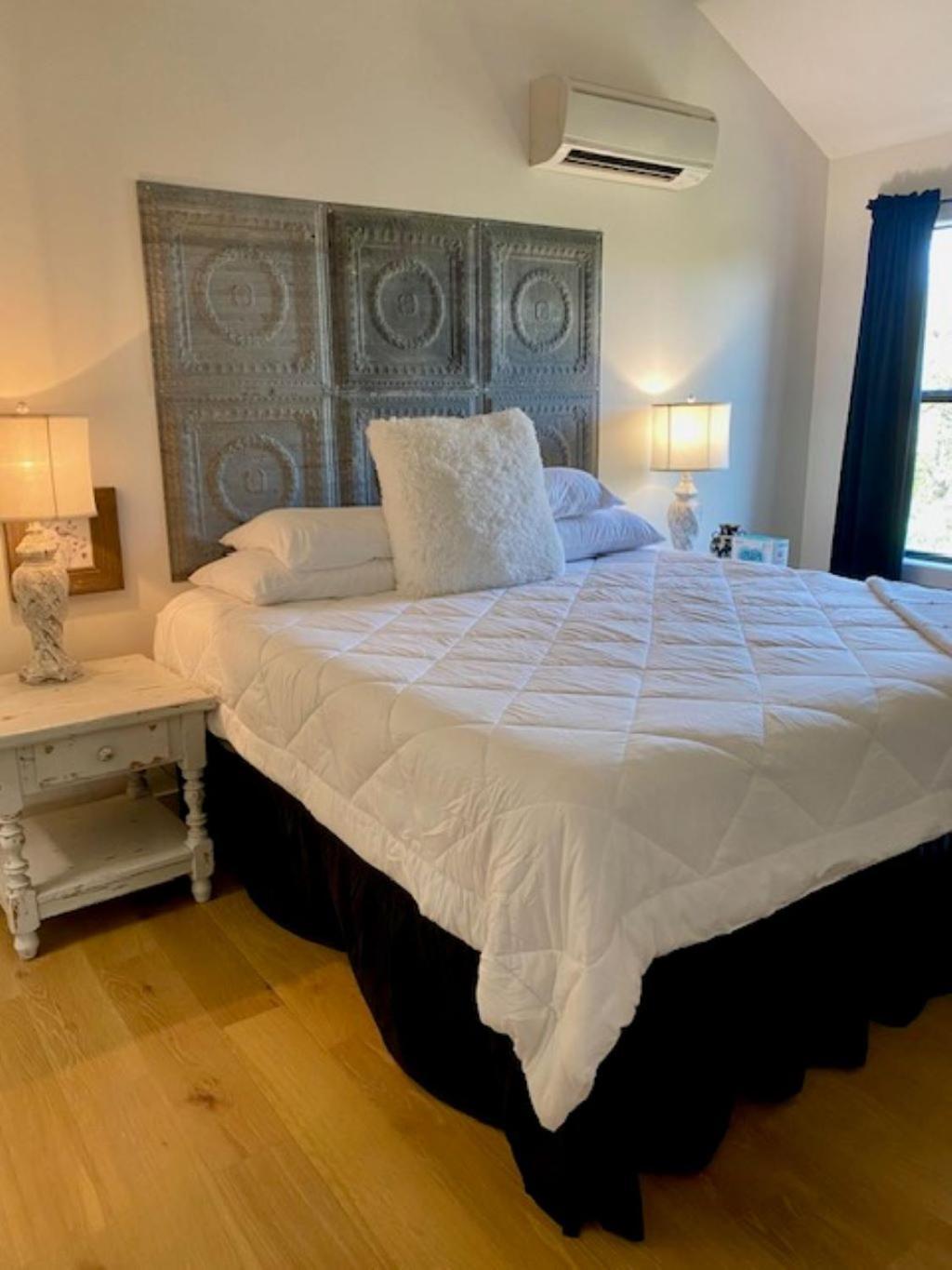 One-Bedroom Cottage,601152432:JPEG