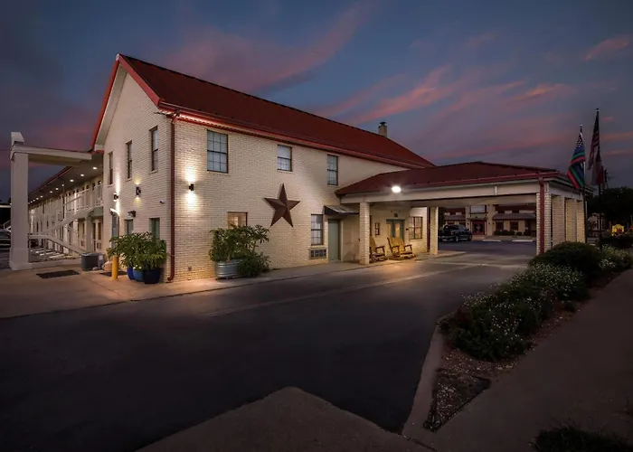 Hotels with pool Super 8 By Wyndham Fredericksburg